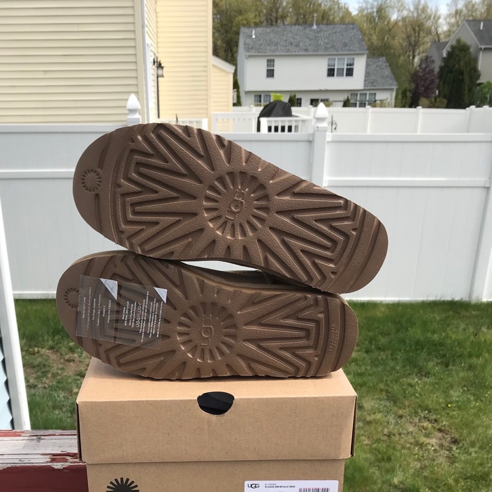 UGG Classic Mini Metallic Snake - Picture 8 of 9